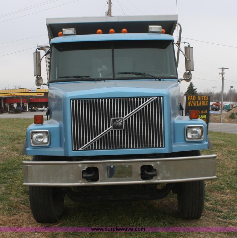 image for item F2712 1998 Volvo WG dump truck