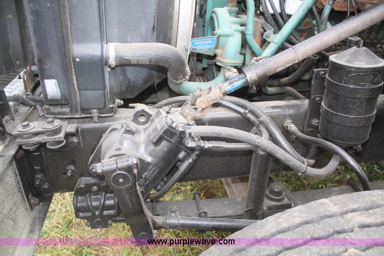 image for item F2712 1998 Volvo WG dump truck