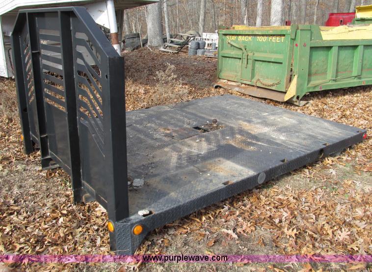 image for item F4228 Monroe 11' flatbed