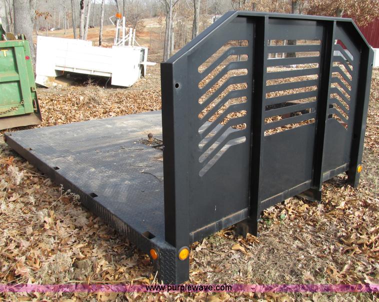 image for item F4228 Monroe 11' flatbed