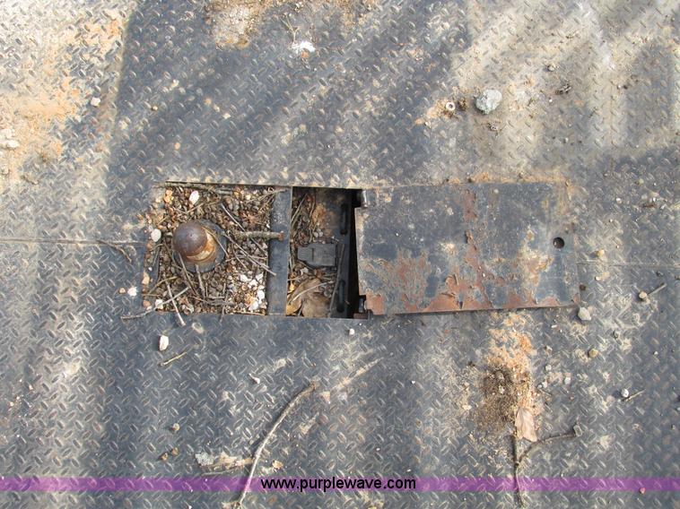 image for item F4228 Monroe 11' flatbed