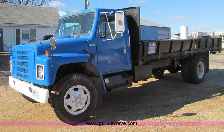 image for item F4687 1985 International 1654 S1600 dump truck