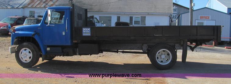 image for item F4687 1985 International 1654 S1600 dump truck