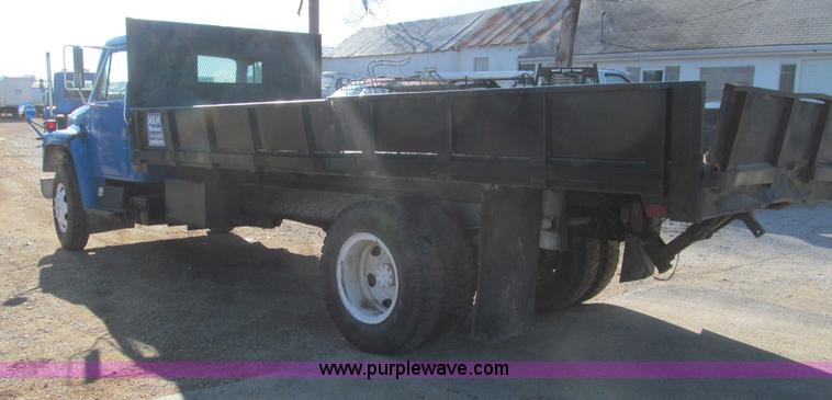 image for item F4687 1985 International 1654 S1600 dump truck