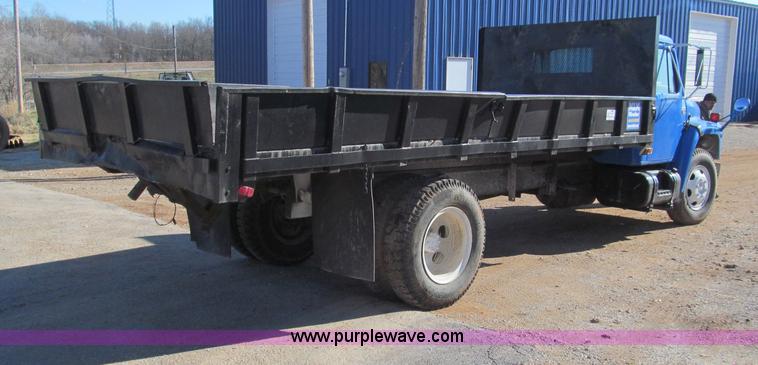 image for item F4687 1985 International 1654 S1600 dump truck