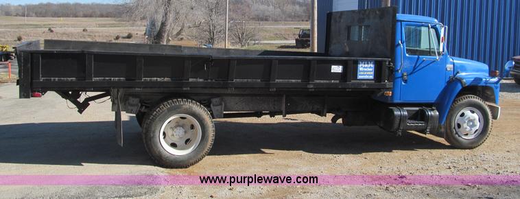 image for item F4687 1985 International 1654 S1600 dump truck