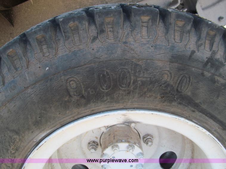 image for item F4687 1985 International 1654 S1600 dump truck