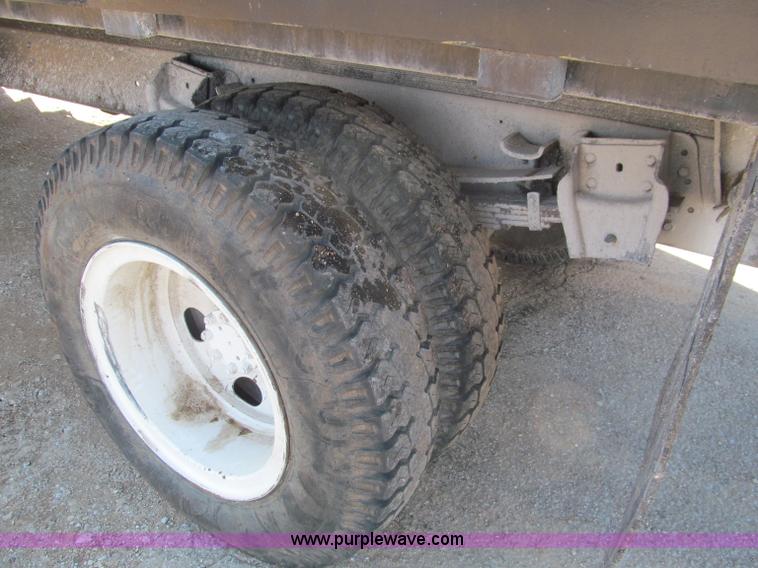 image for item F4687 1985 International 1654 S1600 dump truck