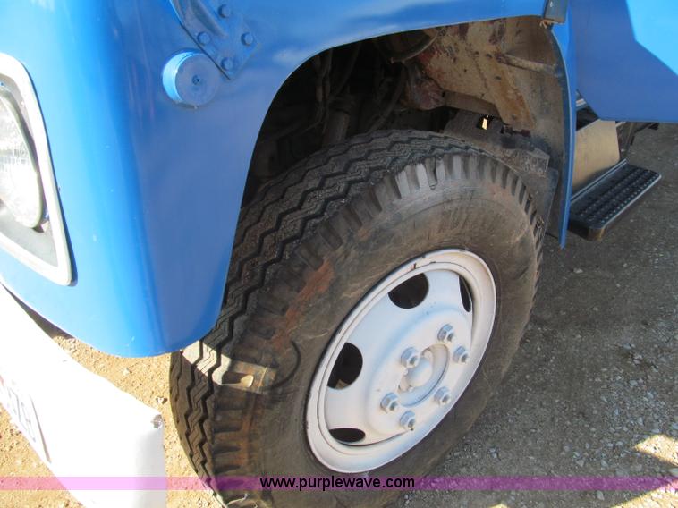 image for item F4687 1985 International 1654 S1600 dump truck