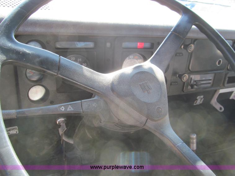 image for item F4687 1985 International 1654 S1600 dump truck