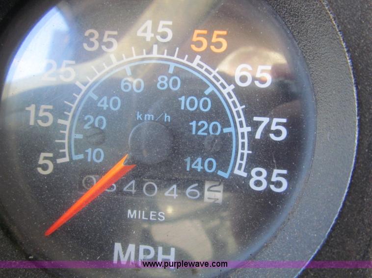 image for item F4687 1985 International 1654 S1600 dump truck