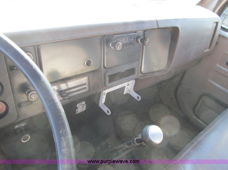 image for item F4687 1985 International 1654 S1600 dump truck