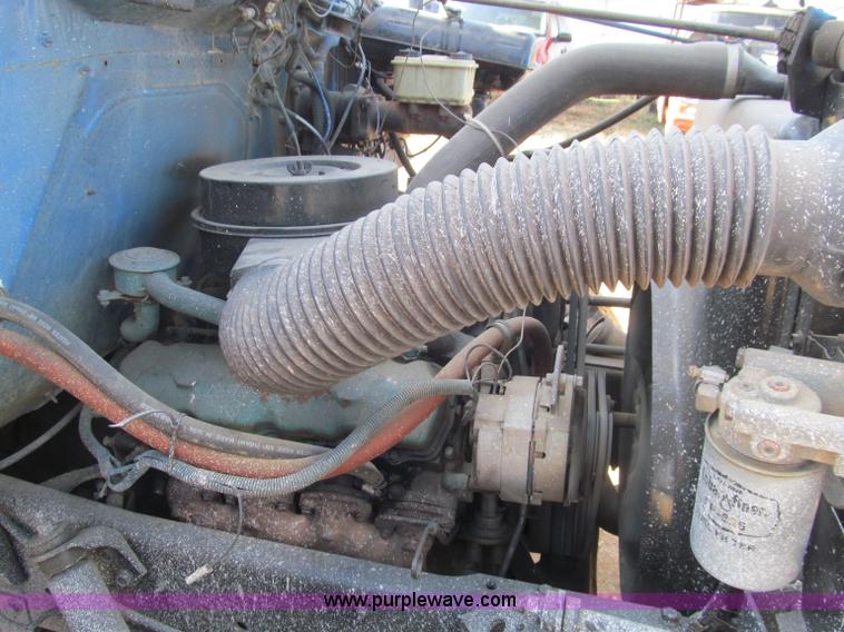 image for item F4687 1985 International 1654 S1600 dump truck