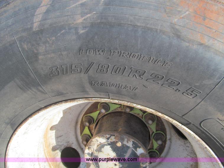 image for item F4690 1994 Mack RD688S semi truck