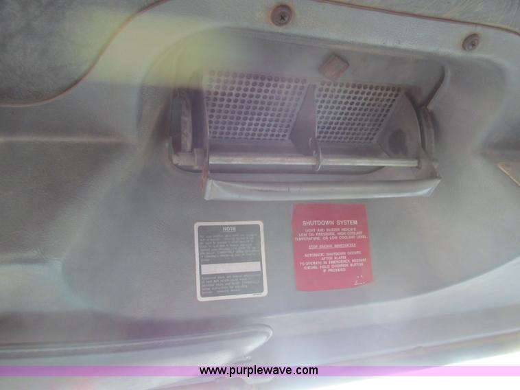 image for item F4690 1994 Mack RD688S semi truck