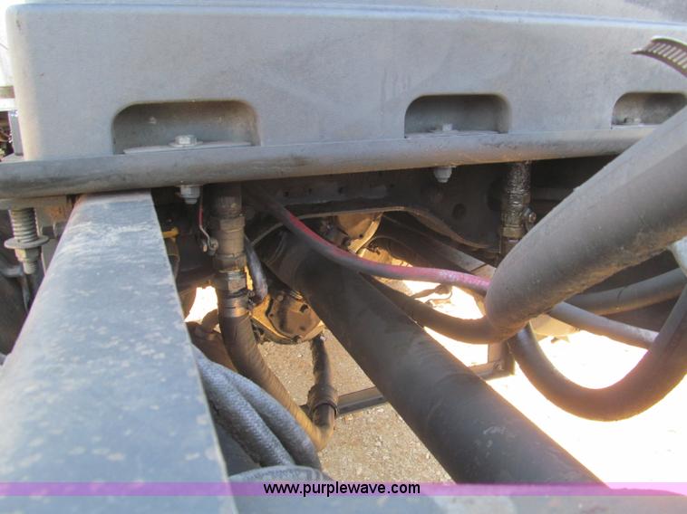 image for item F4690 1994 Mack RD688S semi truck