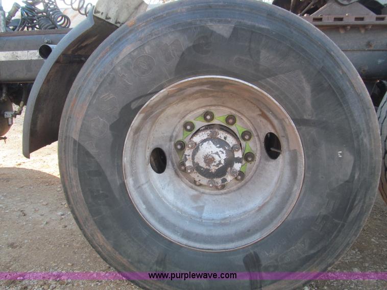 image for item F4690 1994 Mack RD688S semi truck