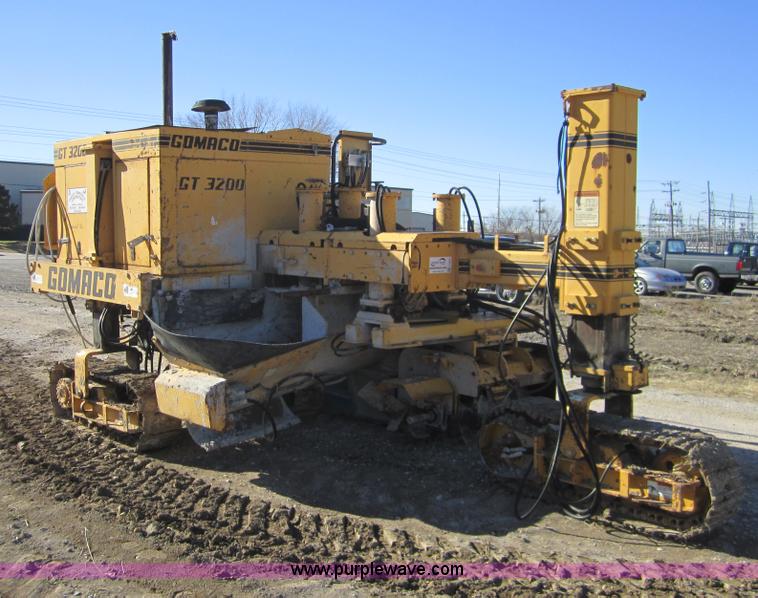 image for item F6560 Gomaco GT3200 curb and gutter machine