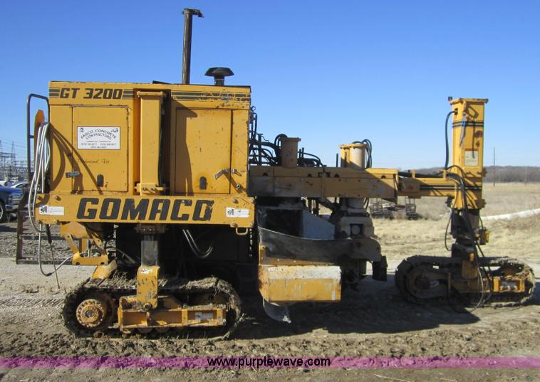 image for item F6560 Gomaco GT3200 curb and gutter machine