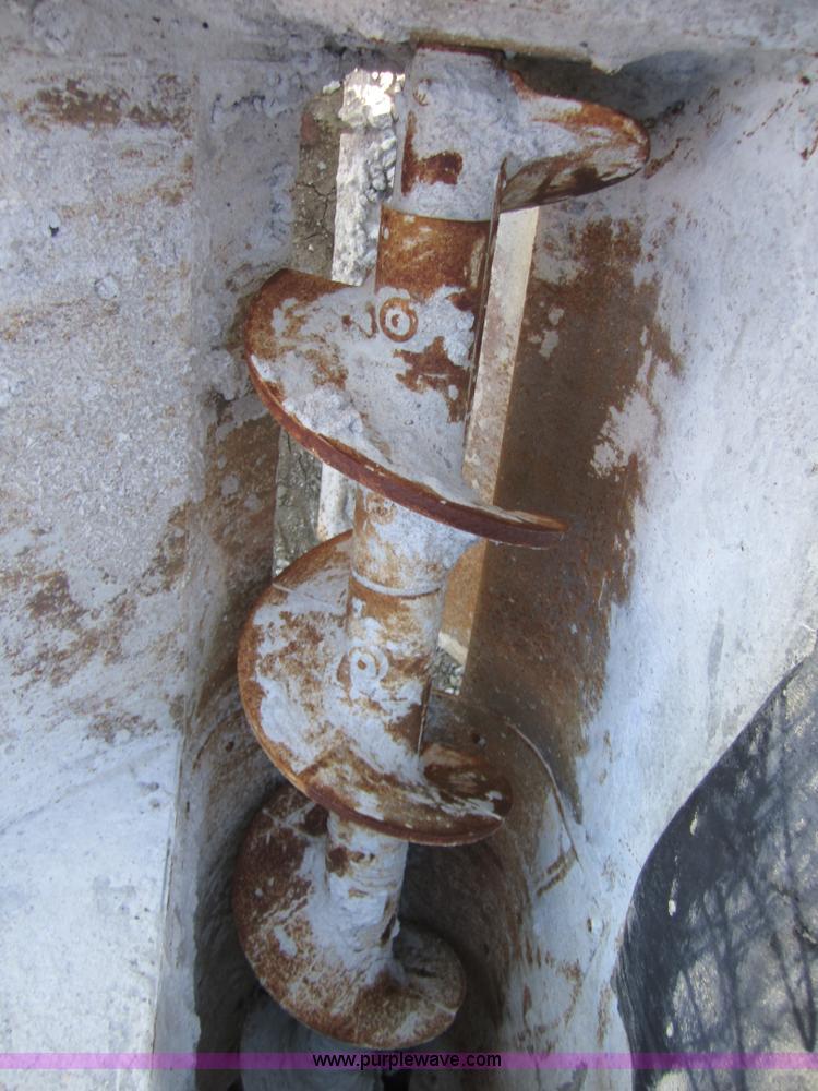 image for item F6560 Gomaco GT3200 curb and gutter machine