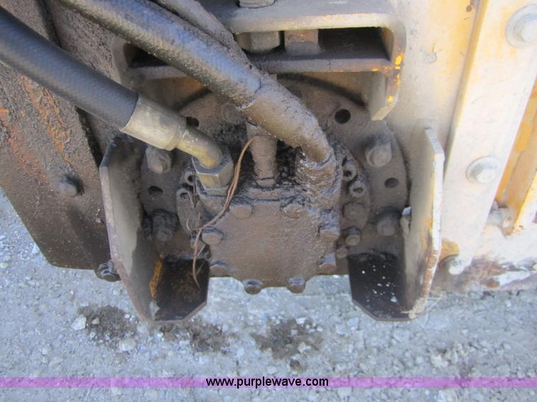 image for item F6560 Gomaco GT3200 curb and gutter machine