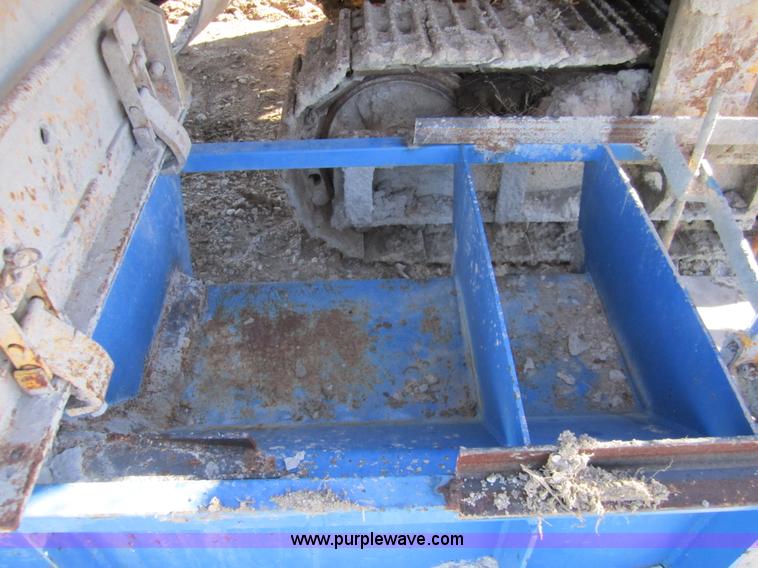 image for item F6560 Gomaco GT3200 curb and gutter machine