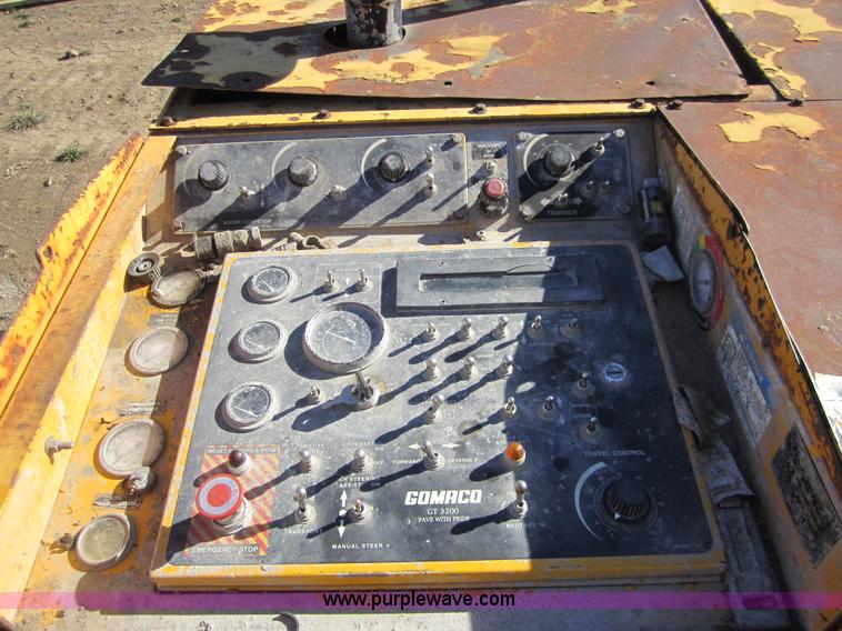 image for item F6560 Gomaco GT3200 curb and gutter machine