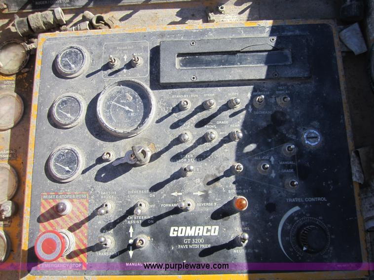 image for item F6560 Gomaco GT3200 curb and gutter machine