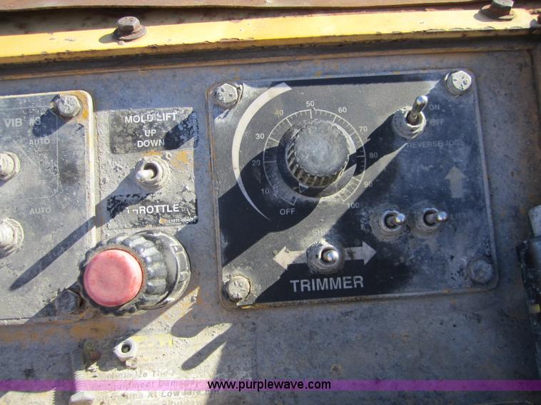 image for item F6560 Gomaco GT3200 curb and gutter machine