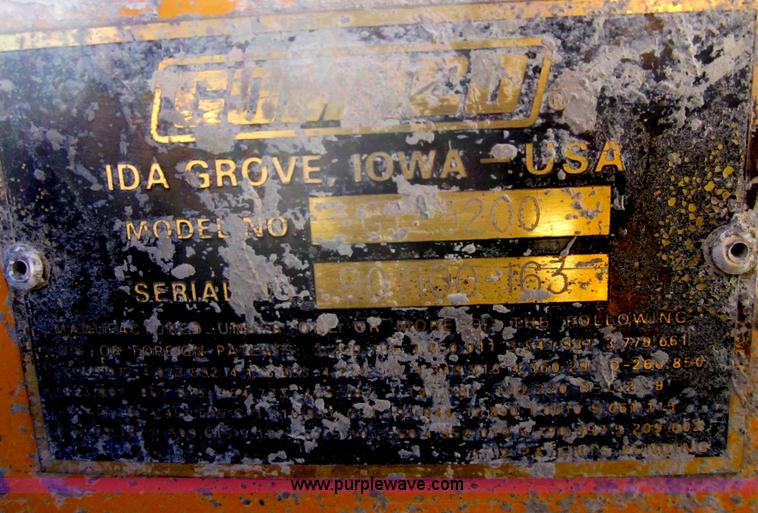 image for item F6560 Gomaco GT3200 curb and gutter machine