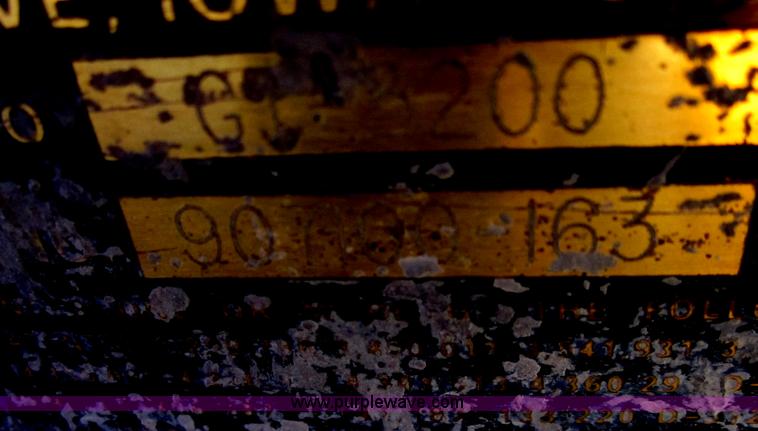 image for item F6560 Gomaco GT3200 curb and gutter machine