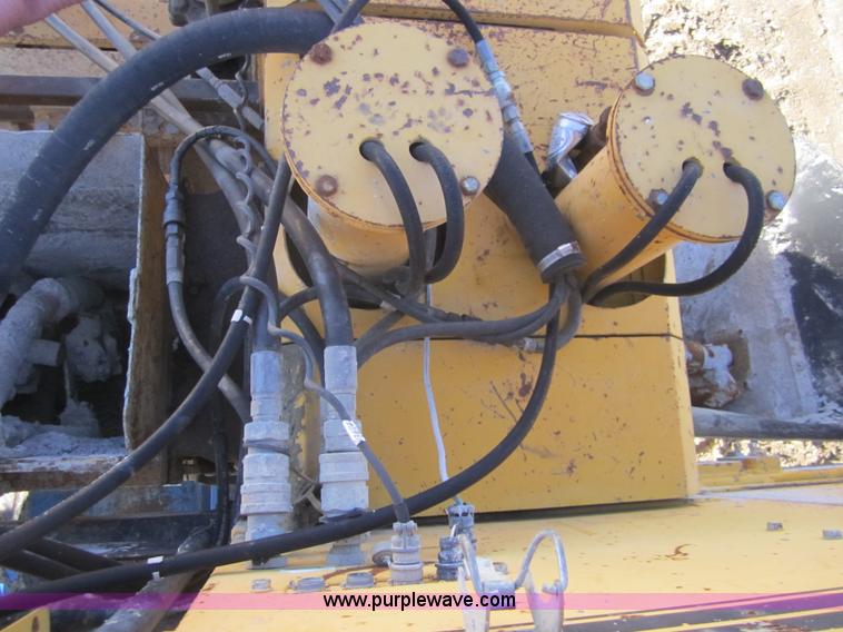 image for item F6560 Gomaco GT3200 curb and gutter machine