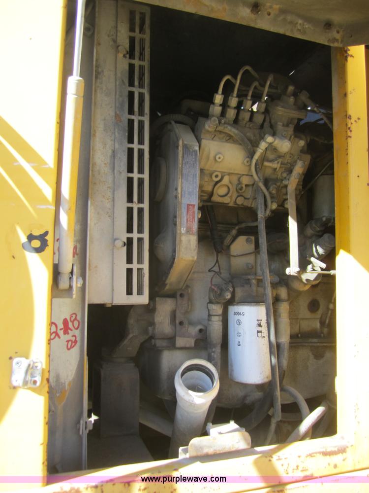 image for item F6560 Gomaco GT3200 curb and gutter machine