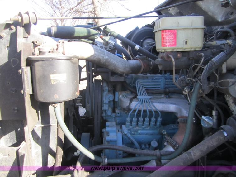 image for item F6571 1990 International 4700 vacuum truck