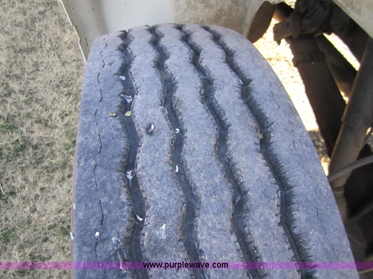 image for item F6571 1990 International 4700 vacuum truck