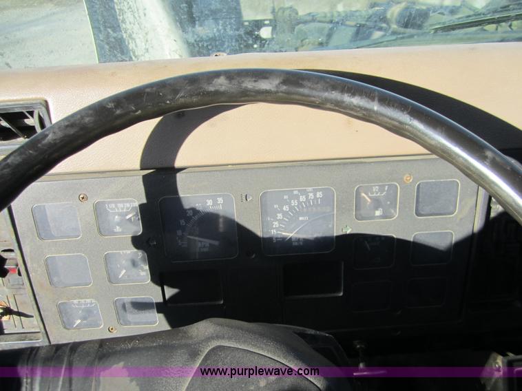 image for item F6571 1990 International 4700 vacuum truck