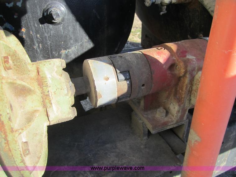 image for item F6571 1990 International 4700 vacuum truck