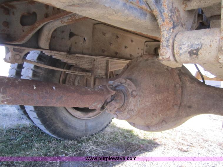 image for item F6571 1990 International 4700 vacuum truck
