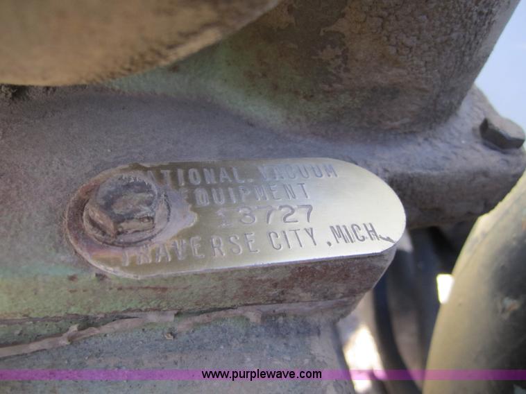 image for item F6571 1990 International 4700 vacuum truck