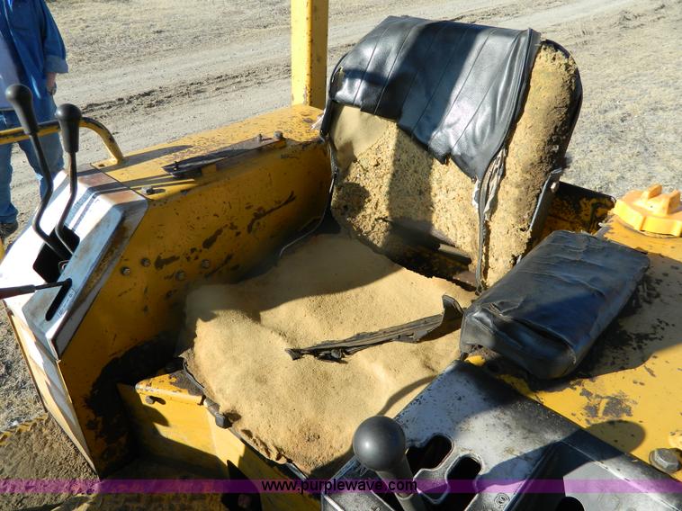 image for item G7611 1990 Komatsu D21E-6 dozer