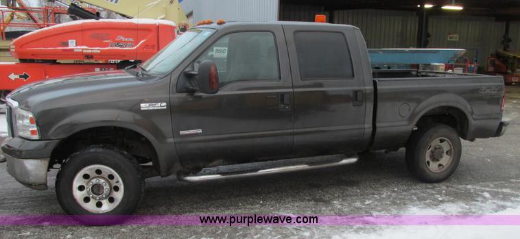 image for item AB9440 2006 Ford F250 Super Duty XL pickup truck