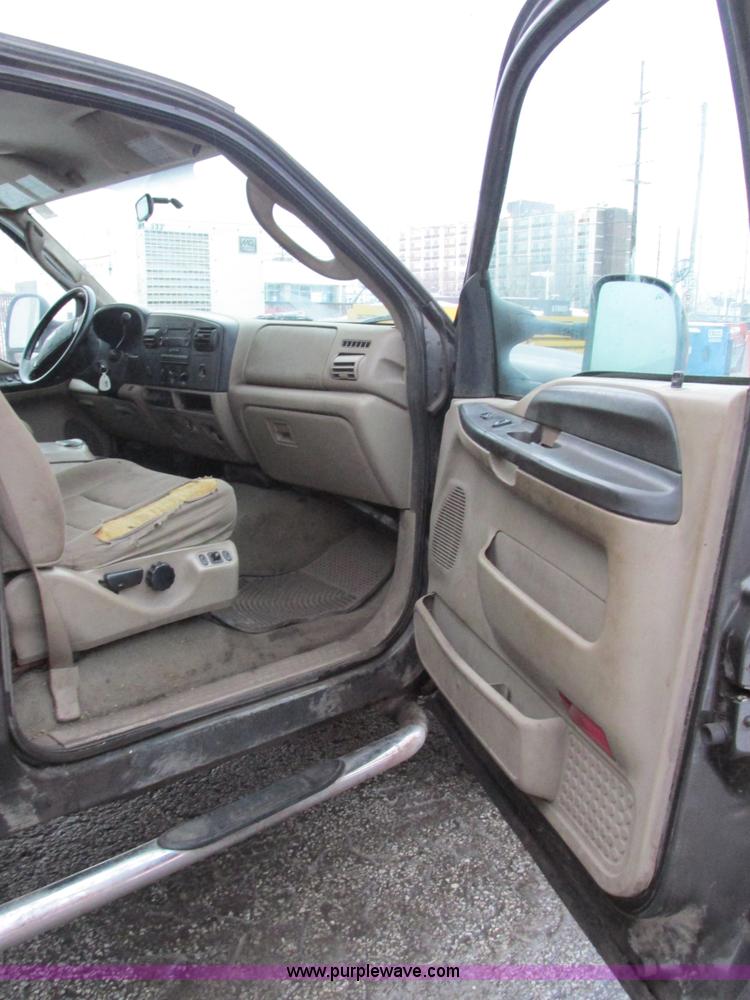 image for item AB9440 2006 Ford F250 Super Duty XL pickup truck