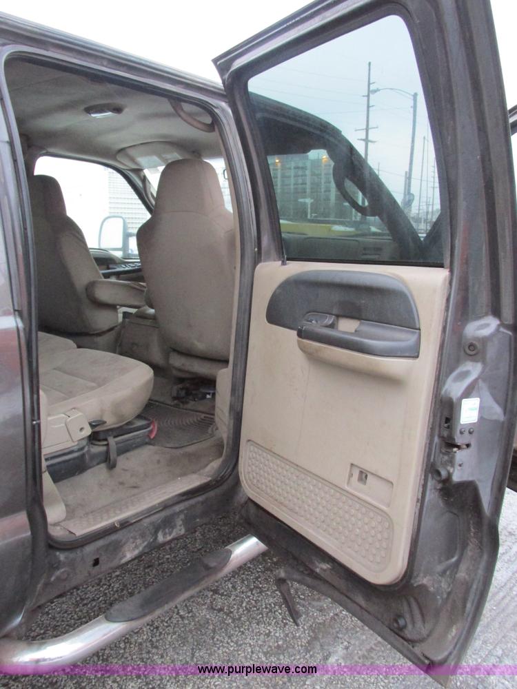 image for item AB9440 2006 Ford F250 Super Duty XL pickup truck