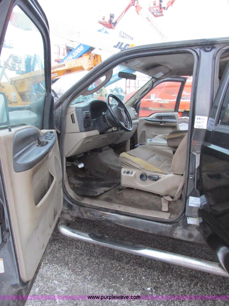 image for item AB9440 2006 Ford F250 Super Duty XL pickup truck