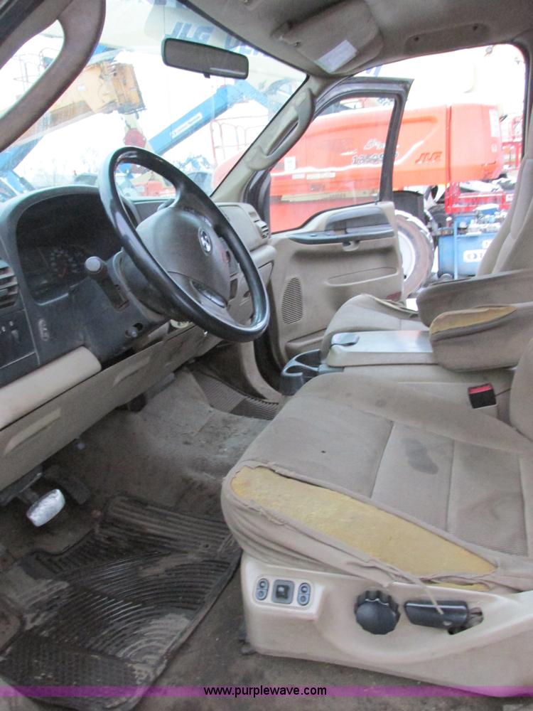 image for item AB9440 2006 Ford F250 Super Duty XL pickup truck