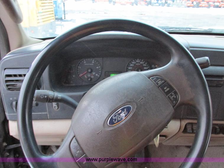 image for item AB9440 2006 Ford F250 Super Duty XL pickup truck