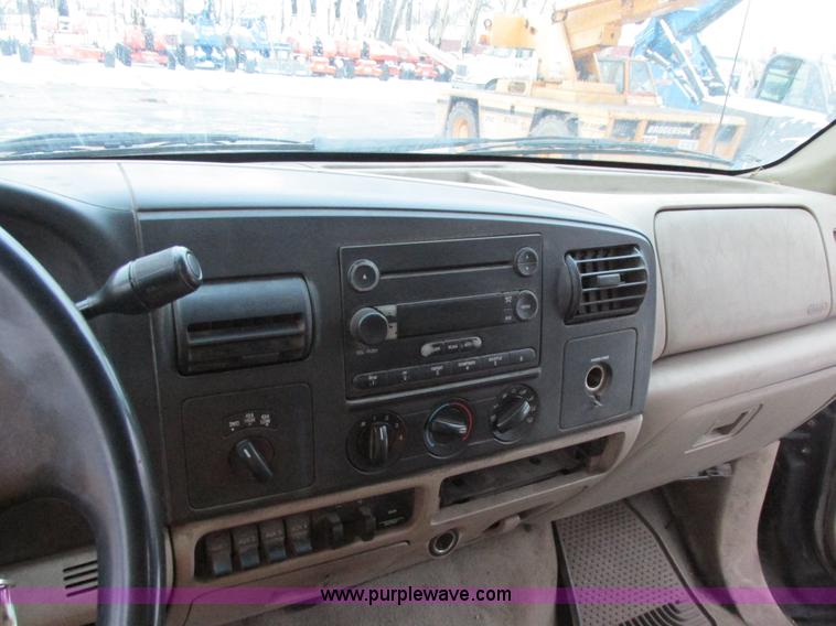 image for item AB9440 2006 Ford F250 Super Duty XL pickup truck