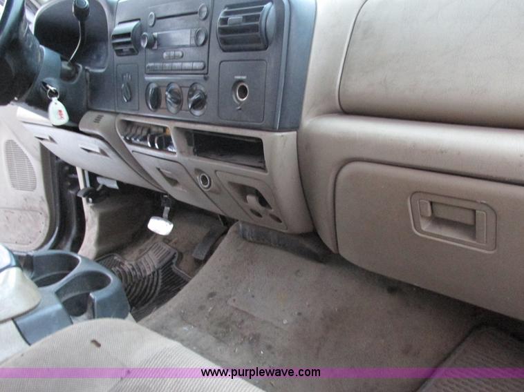 image for item AB9440 2006 Ford F250 Super Duty XL pickup truck