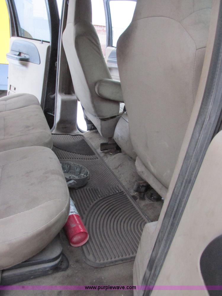 image for item AB9440 2006 Ford F250 Super Duty XL pickup truck