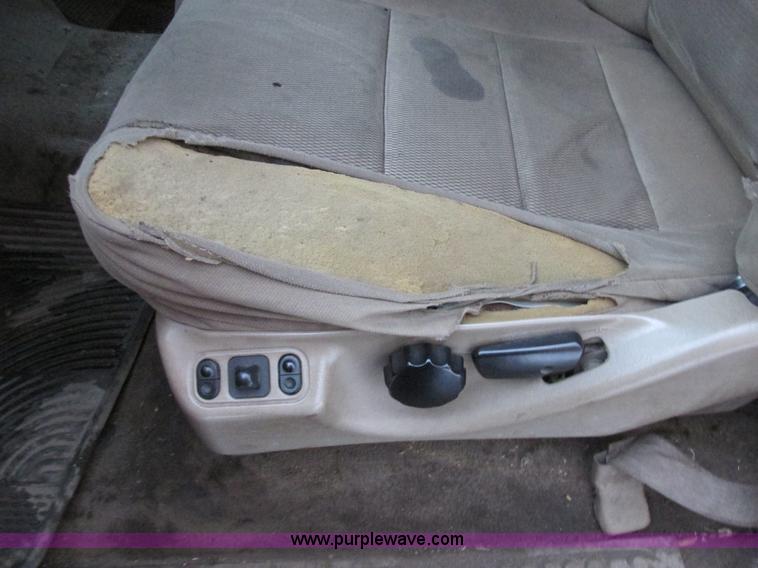 image for item AB9440 2006 Ford F250 Super Duty XL pickup truck